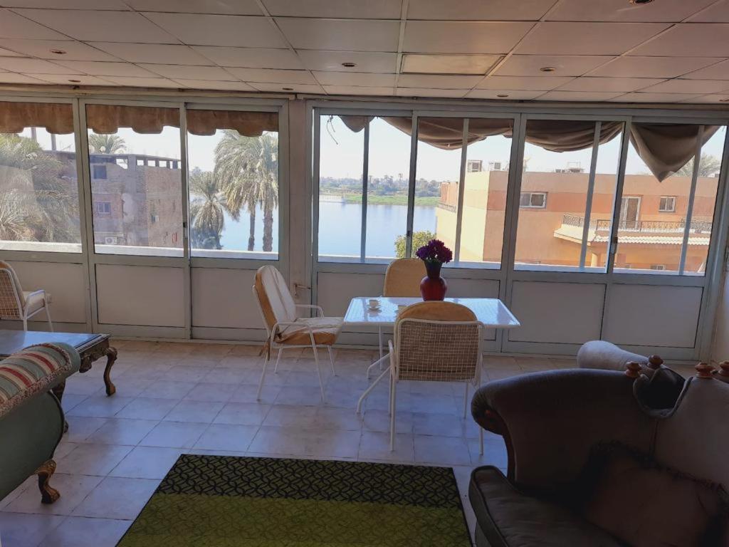 East Luxor Apartments With Nile Views Jazirat al Awwamiyah ภายนอก รูปภาพ